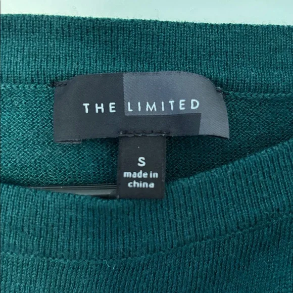 ⭐️ 3 for $20 - Bundle and save!!⭐️
The Limited Forest Green Knit Top - Picture 3 of 6